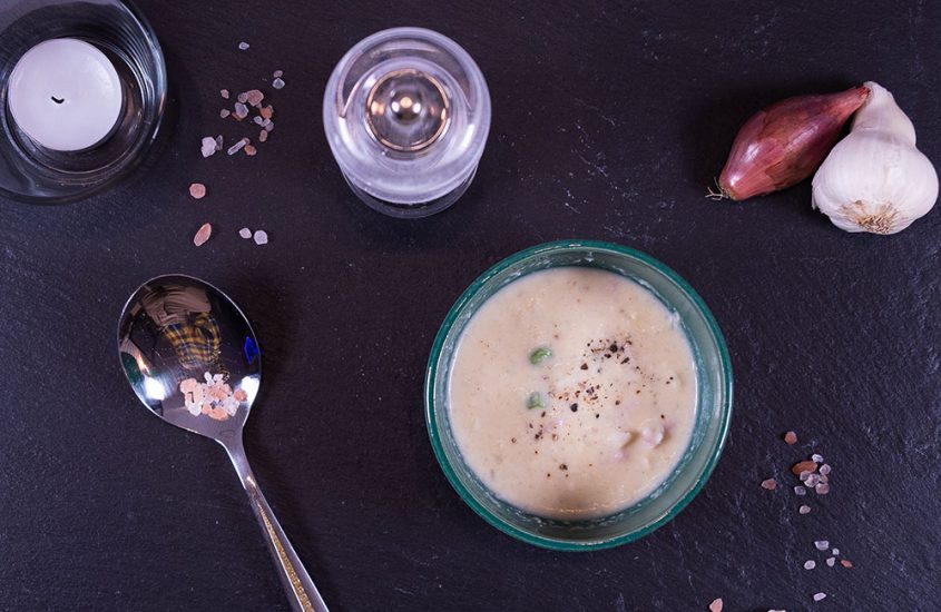 Emmentaler-Risotto auf Blumenkohlbasis mit Kochschinken und jungen Erbsen