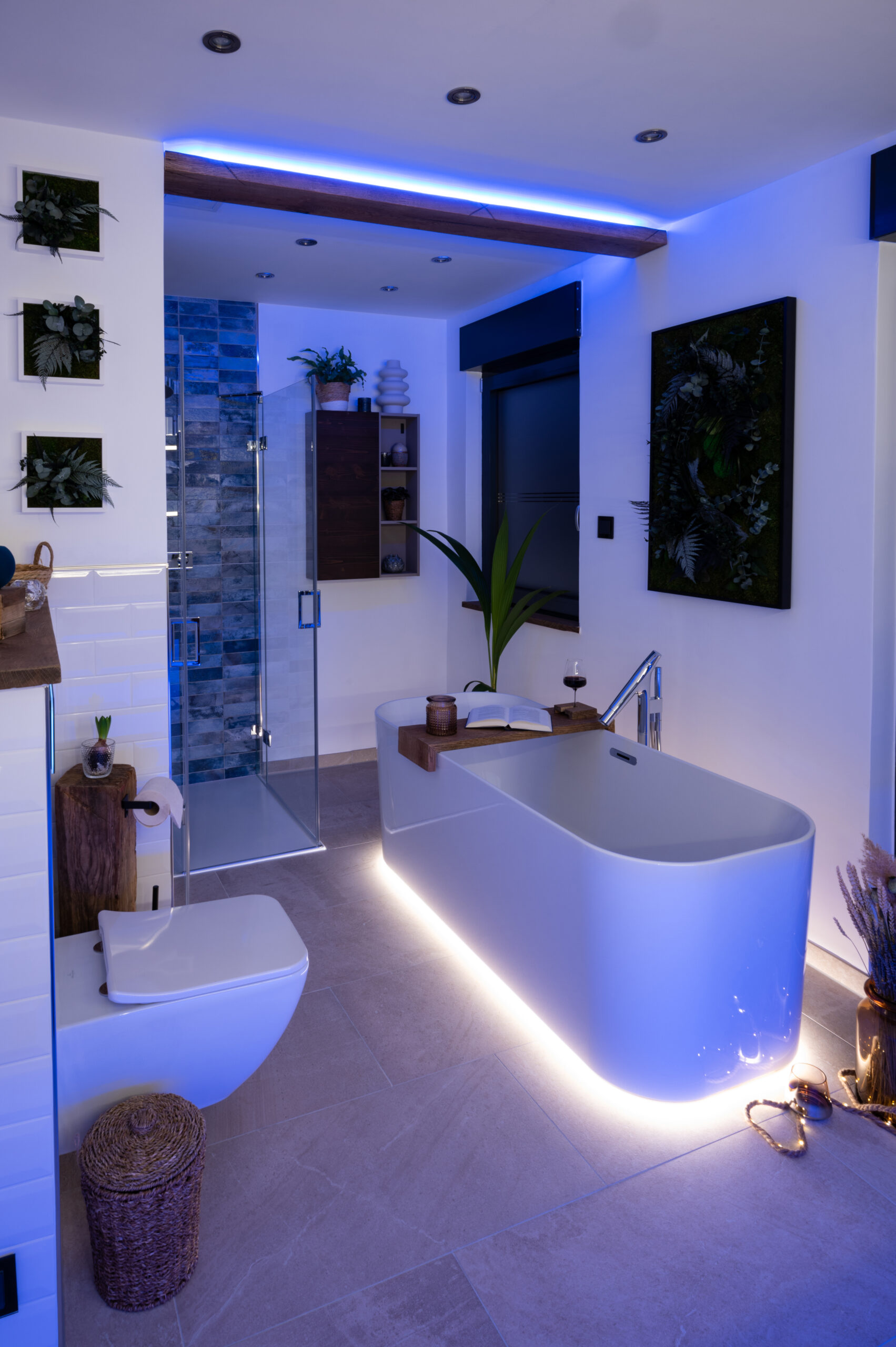 Ambientebeleuchtung in renoviertem Badezimmer mit Philips Hue