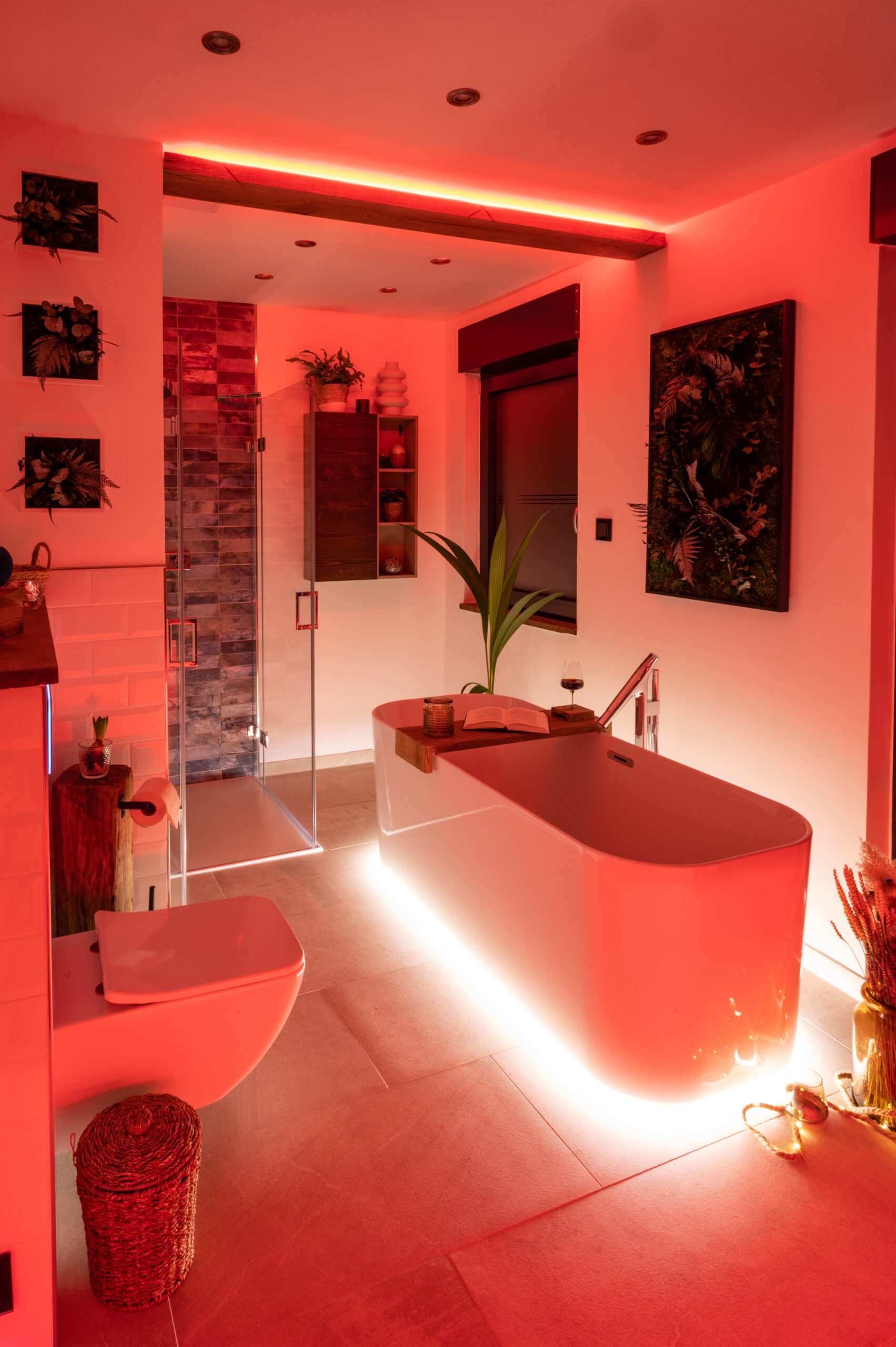 Ambientebeleuchtung in renoviertem Badezimmer mit Philips Hue